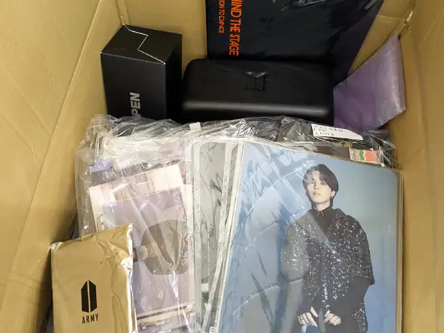 BTS、TOMORROW X TOGETHER、ENHYPEN、aespaのトレカ・ペンライトなどを買取