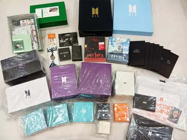 BTSを含むK-POPグッズのMerch Box・ネックレス・リング・ブレスレットなどを買取