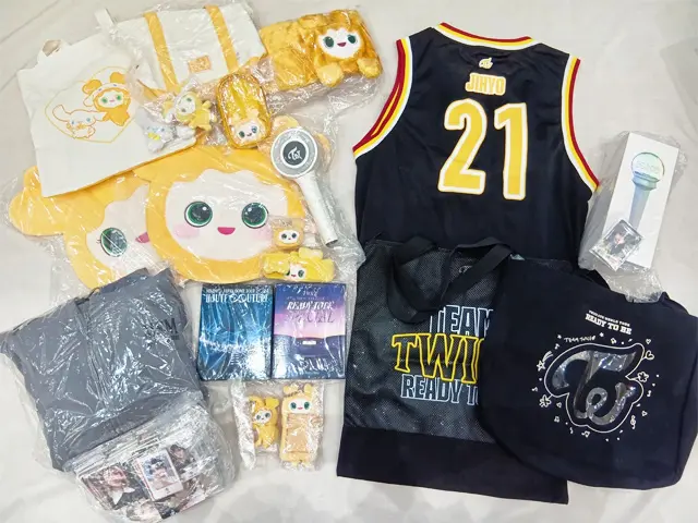K-POPグッズのスマホチャーム・トートバッグ・ペンライト・うちわケースなどを買取