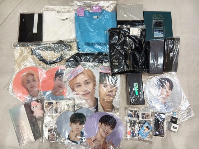 SEVENTEENを含むK-POPグッズのトレカ・うちわ・ペンライトなどを買取