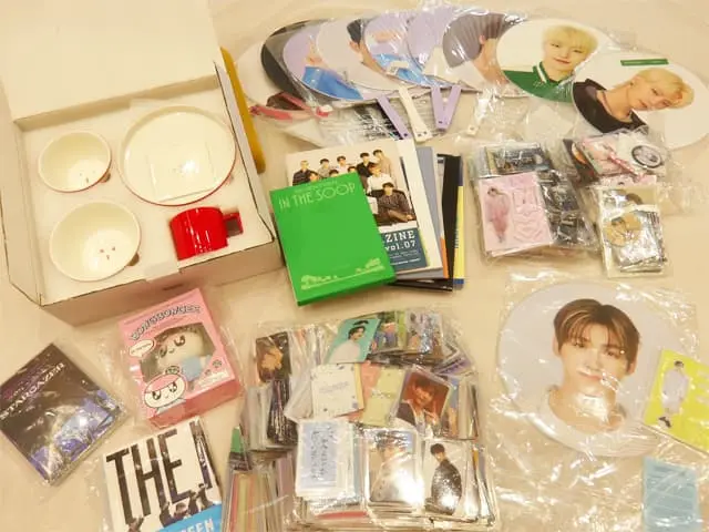 SEVENTEEN、NCT（トレカ）、TWS（トレカ）、ASTRO（トレカ）のトレカ・Blu-ray・アクスタ・うちわ・などを買取