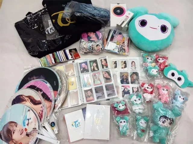 TWICEのラントレ・バッグチャーム・ペンライト・うちわなどを買取