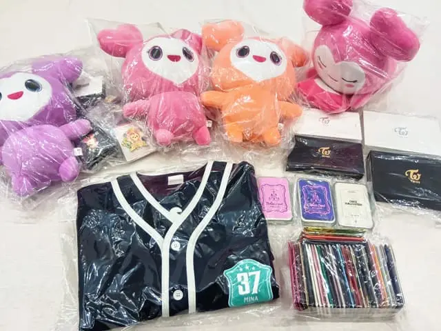 TWICEを含むK-POPグッズのトレカ・ぬいぐるみ・Tシャツなどを買取