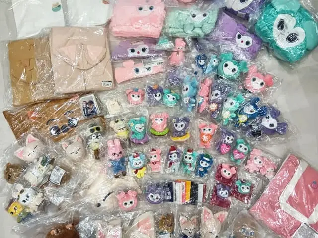 TWICE、Stray Kidsのバッグチャーム・タオル・バッグ・トレカなどを買取